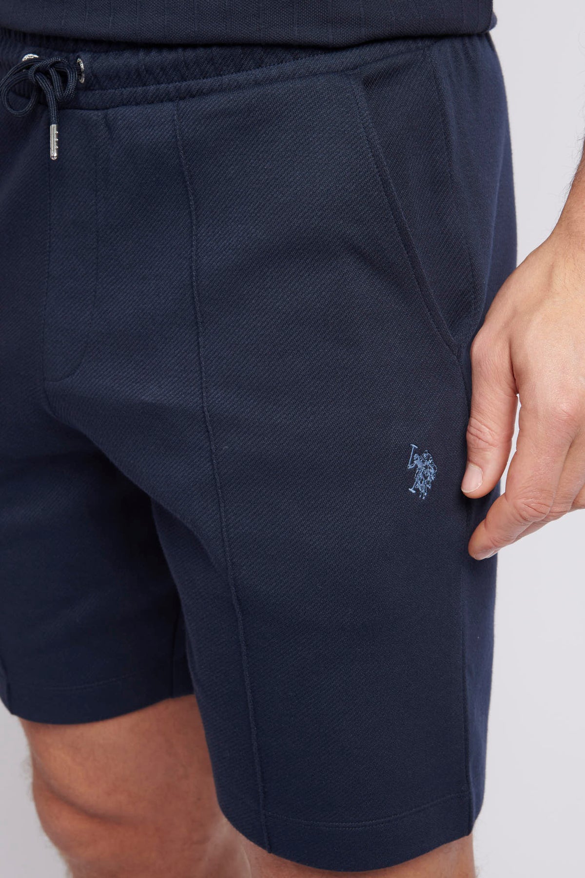 Mens Classic Fit Pin Tuck Shorts in Dark Sapphire Navy