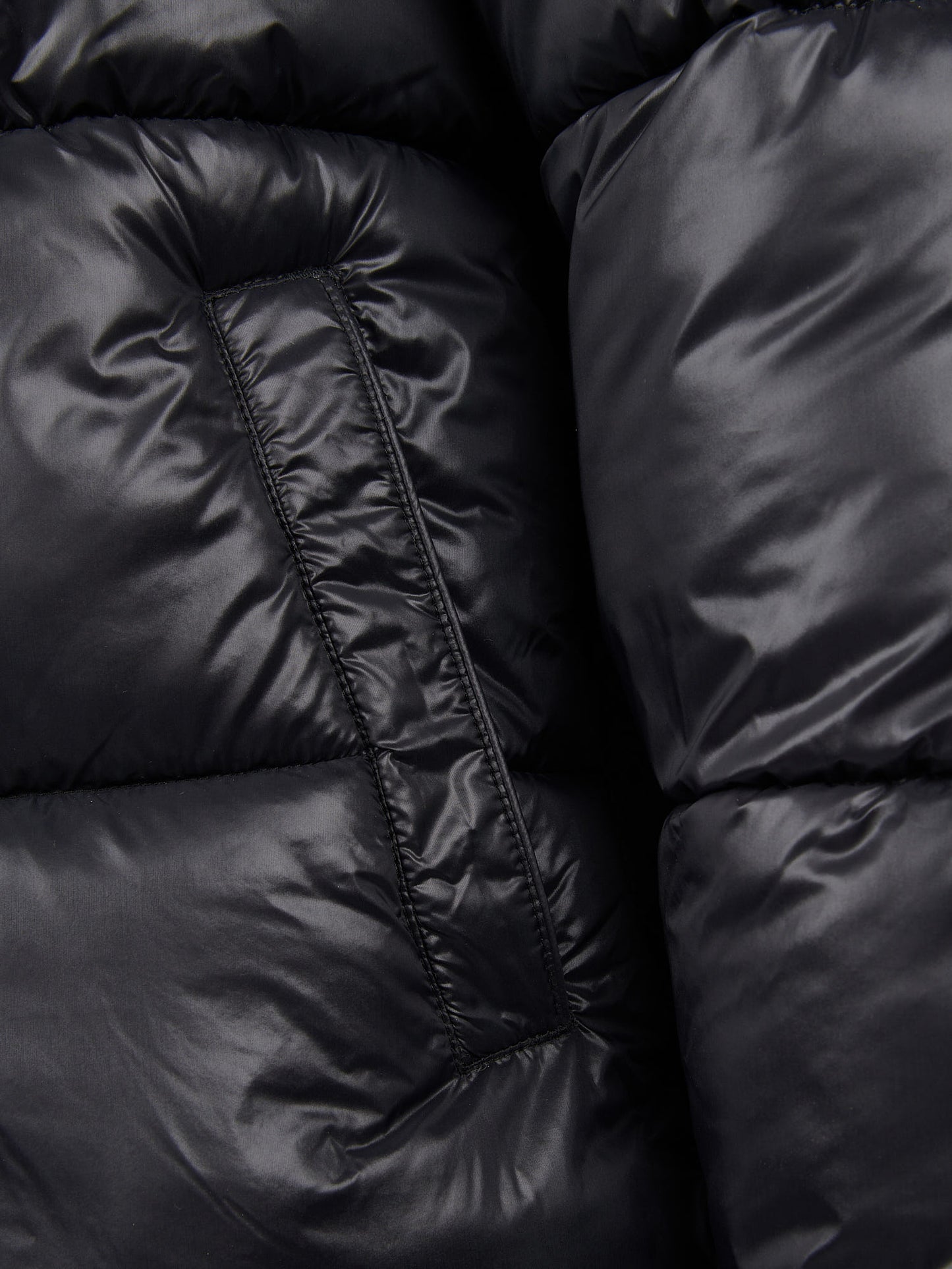 Mens High Shine Heavyweight Quilted Jacket in Black