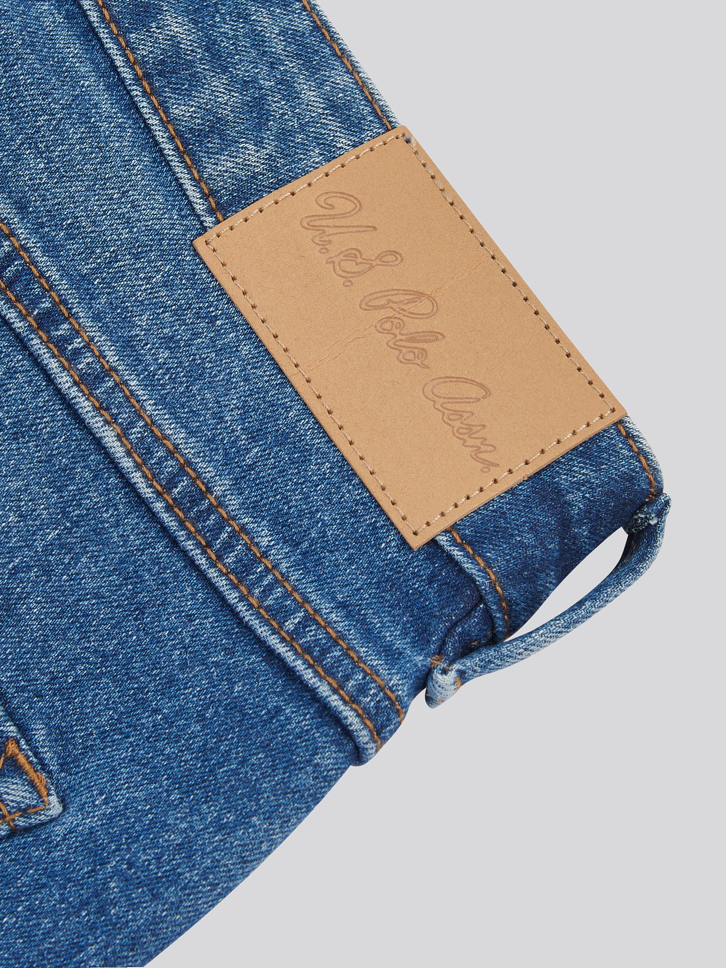 Womens Straight Fit Jean Mid Wash