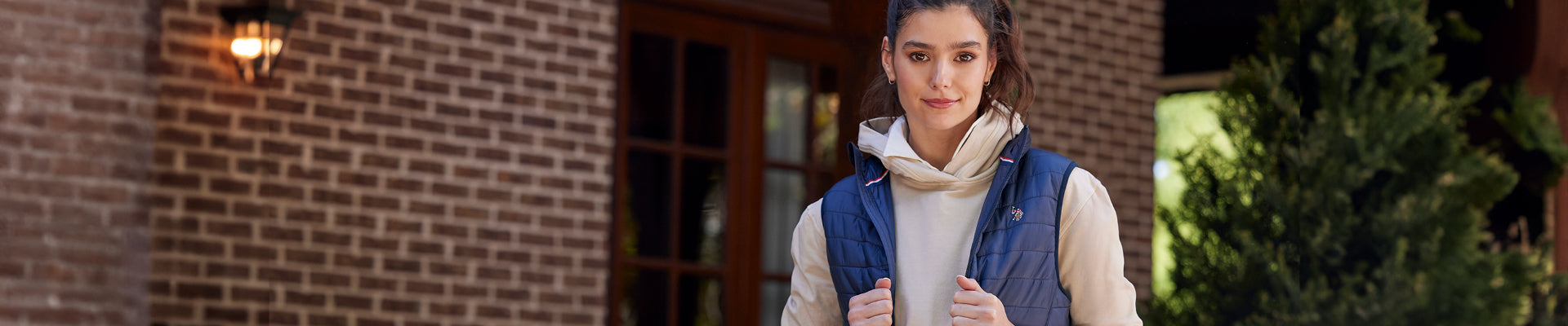 The U.S Polos Assn. Women’s Gilet collection includes sleeveless outerwear pieces perfect for layering in all seasons for added warmth and style. Our padded gilets have a regular fit and feature a funnel neck design for added comfort. 