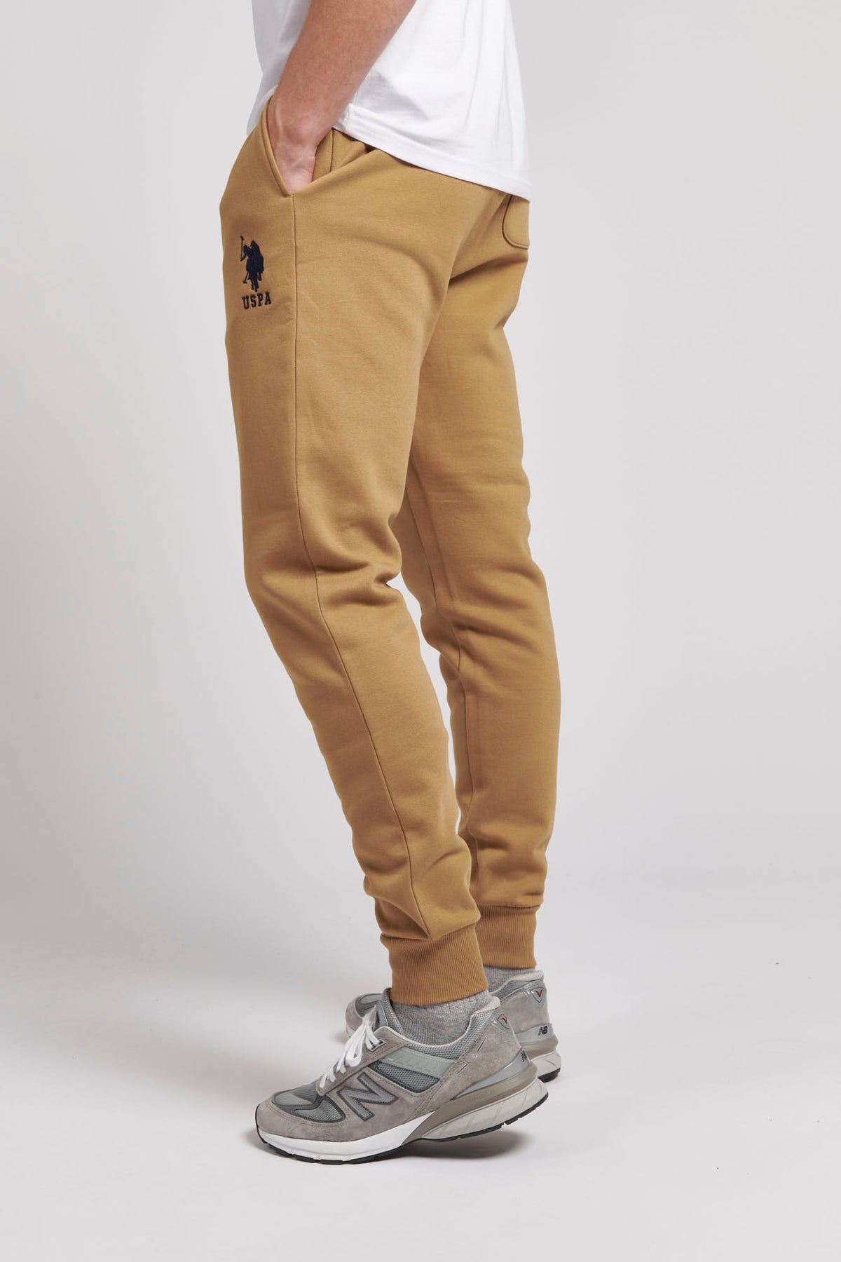 Mens Player 3 Joggers in Tigers Eye