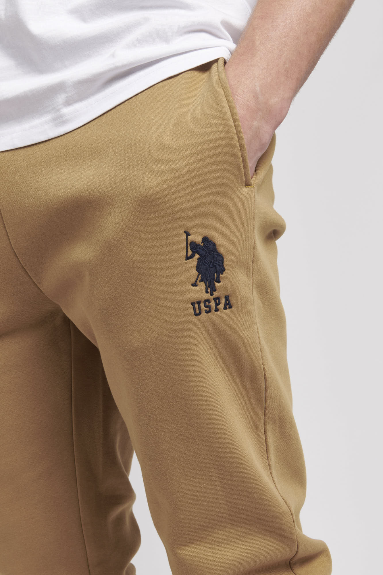 Mens Player 3 Joggers in Tigers Eye