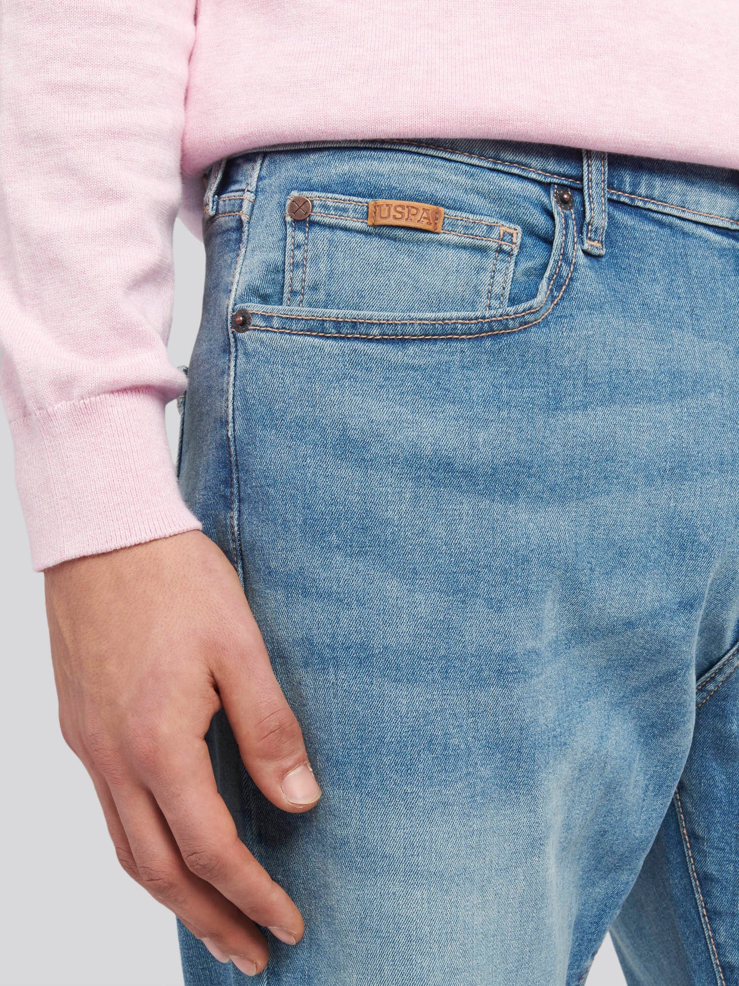 Mens 5 Pocket Regular Fit Denim Jeans in Mid Wash