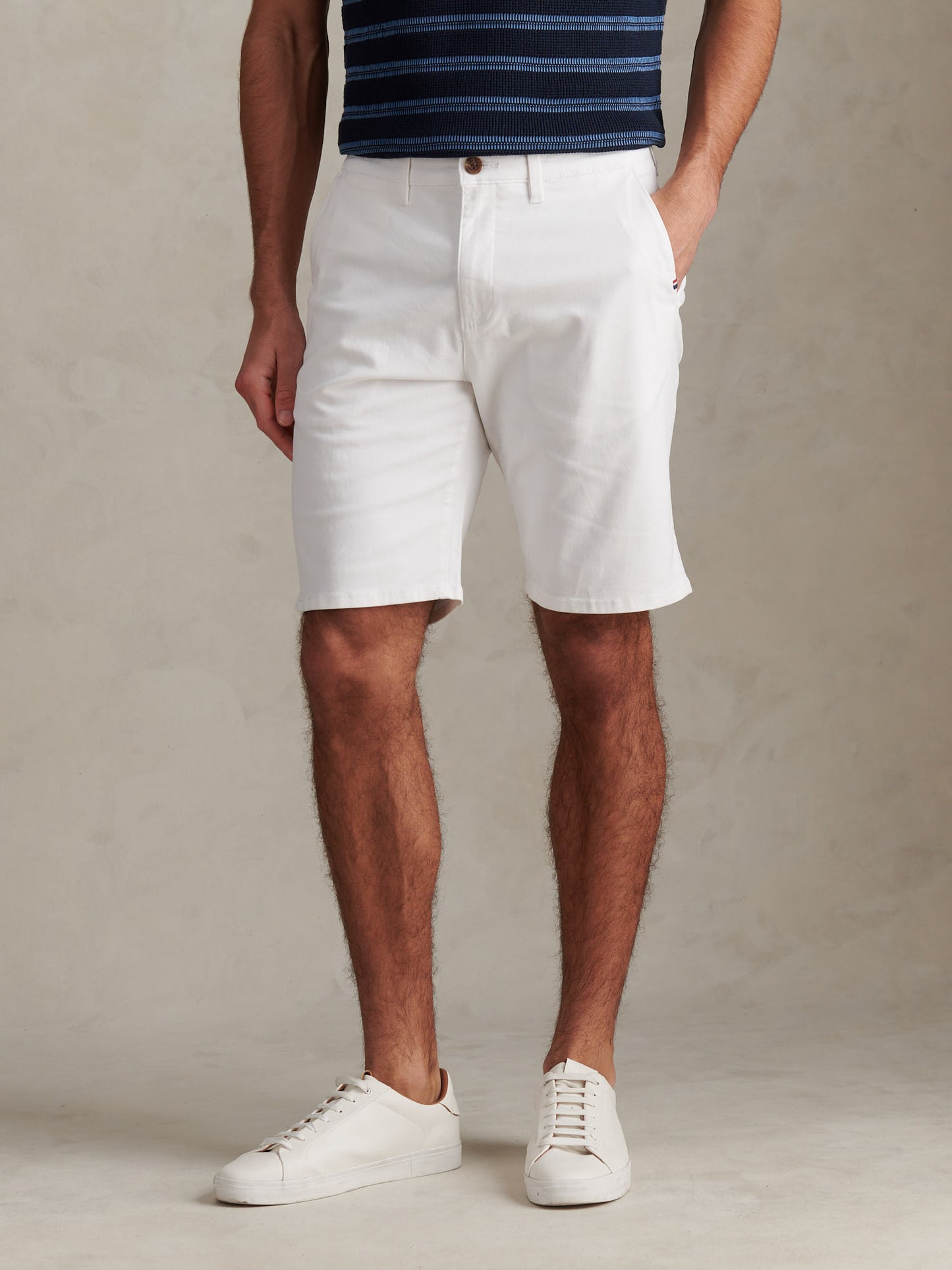 Mens Classic Chinos Shorts in Bright White