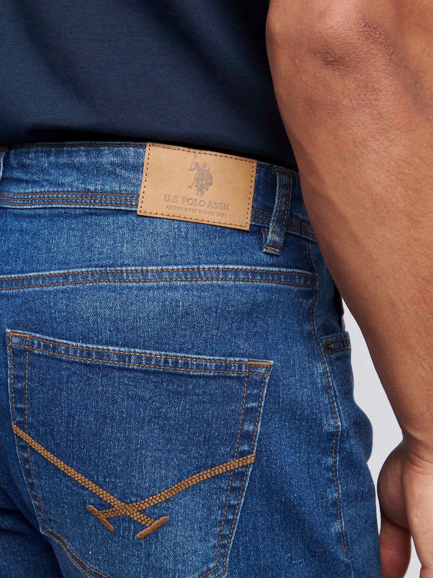 Mens Classic Fit Jean in Dark Wash