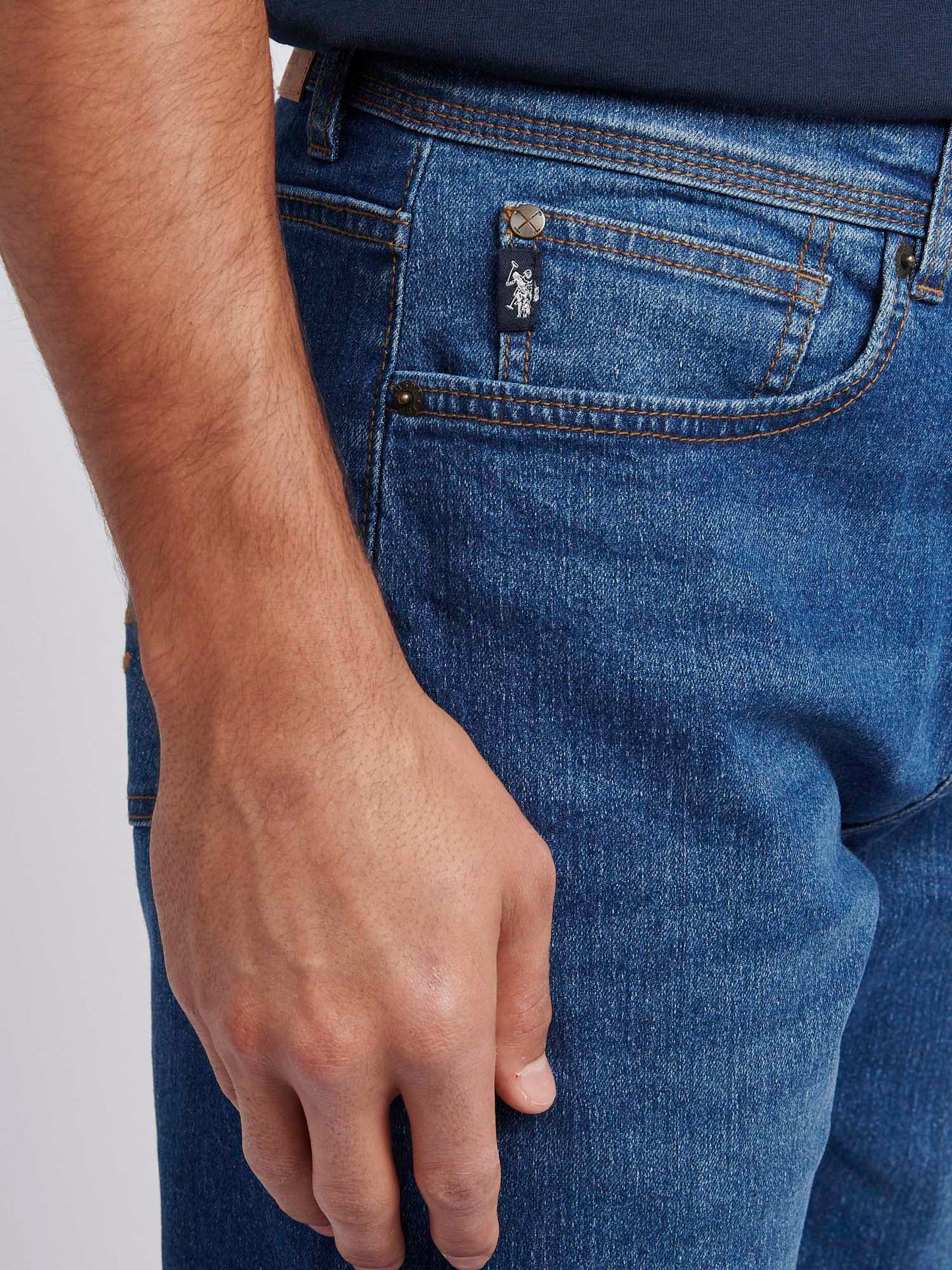 Mens Classic Fit Jean in Dark Wash