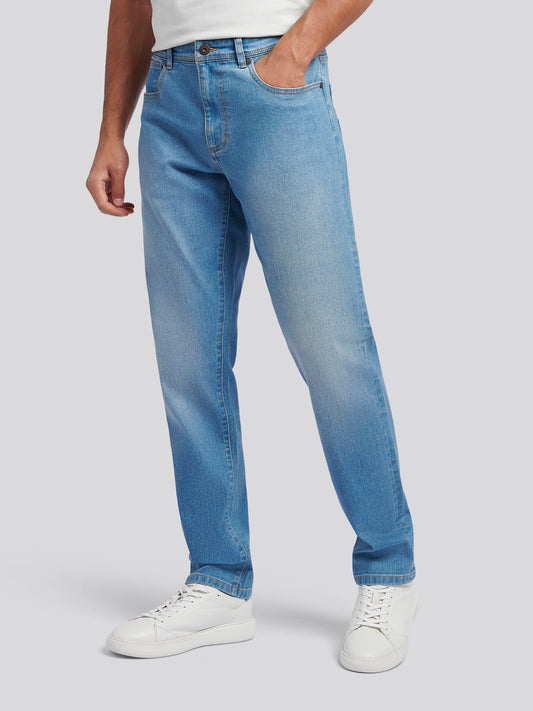 Mens Classic Fit Jean in Mid Wash