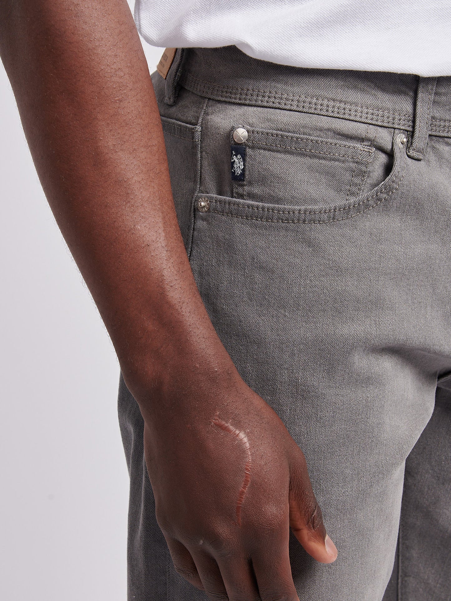 Mens Classic Fit Jean in Grey Wash