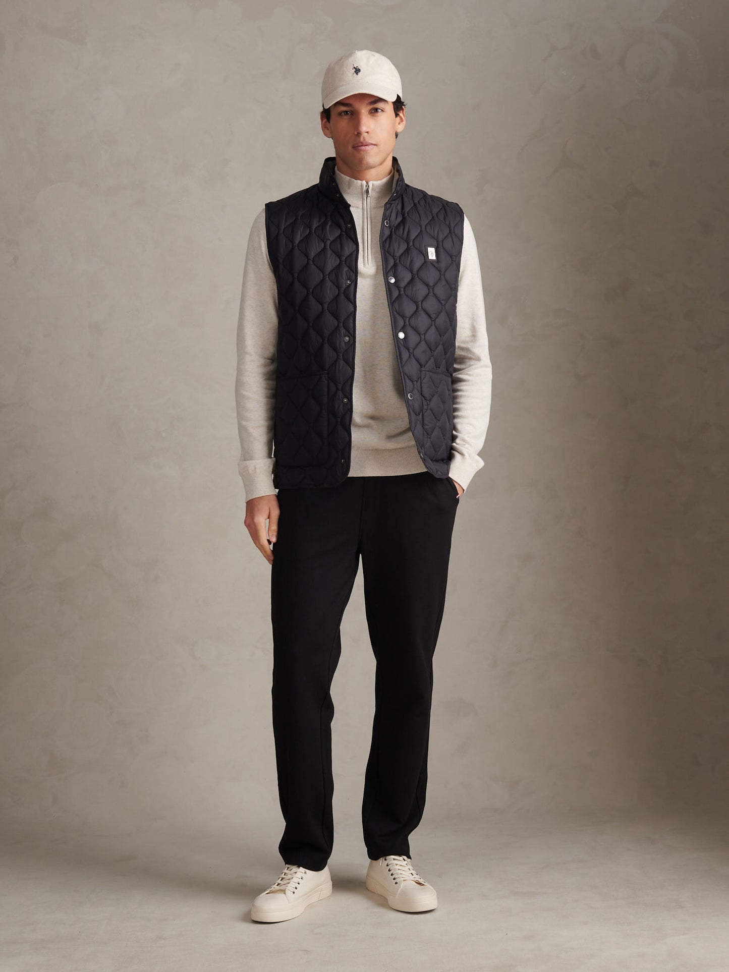 Mens Onion Quilt Lightweight Gilet Black