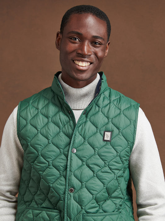 Mens Onion Quilt Lightweight Gilet in Pineneedle