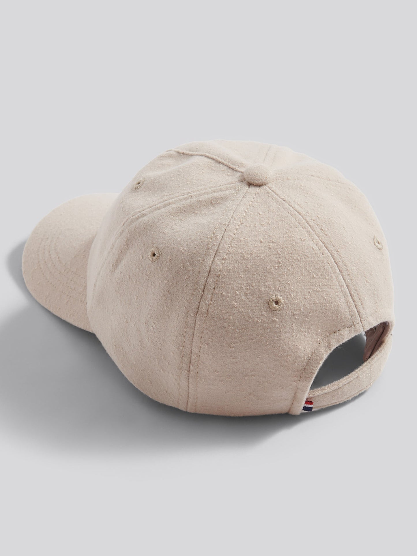 Mens Boucle Cap in Atmosphere