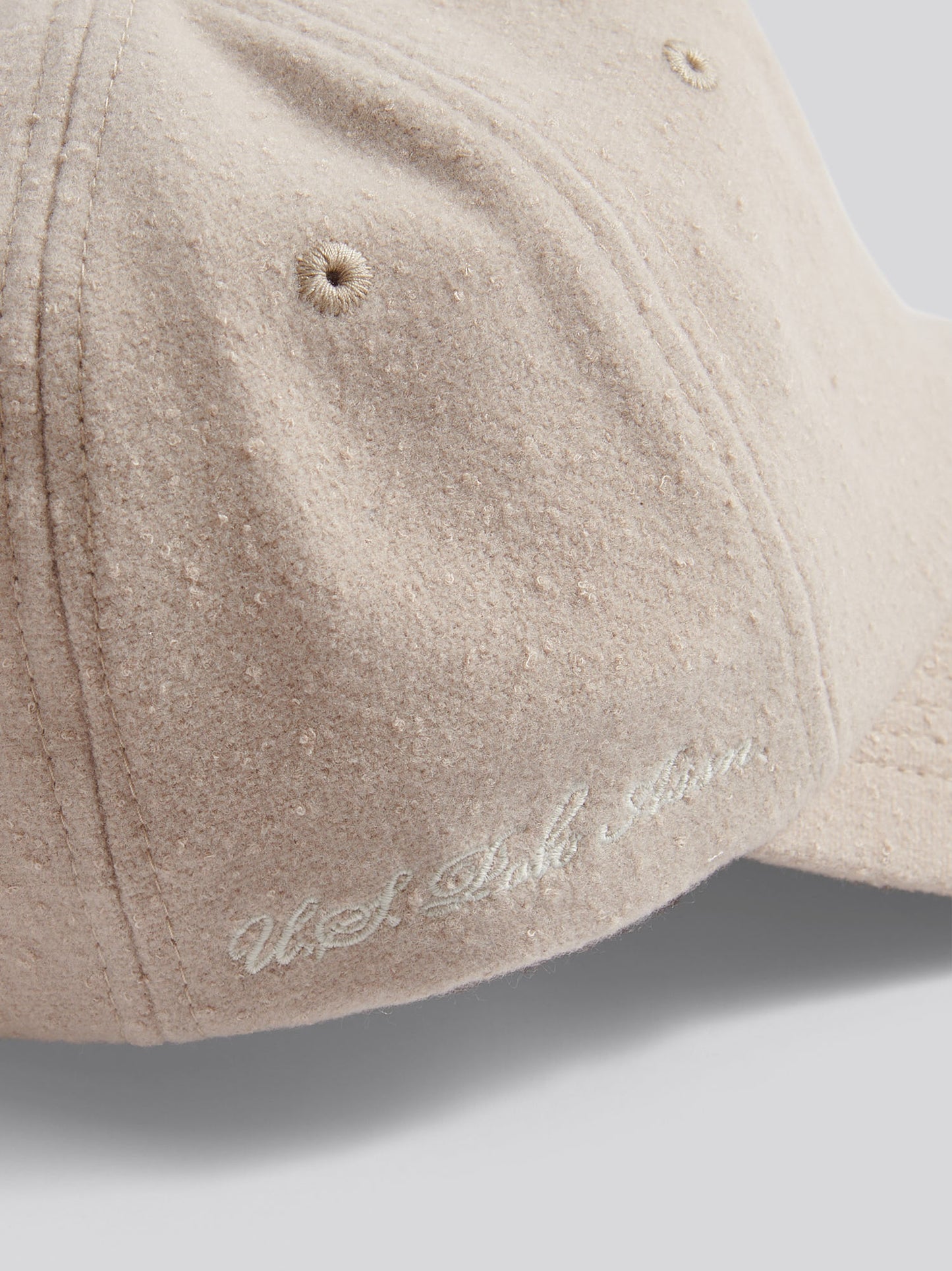 Mens Boucle Cap in Atmosphere