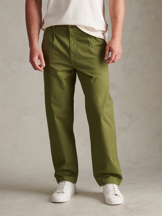 Mens Pleat Front Lightweight Chino Trousers Loden Green