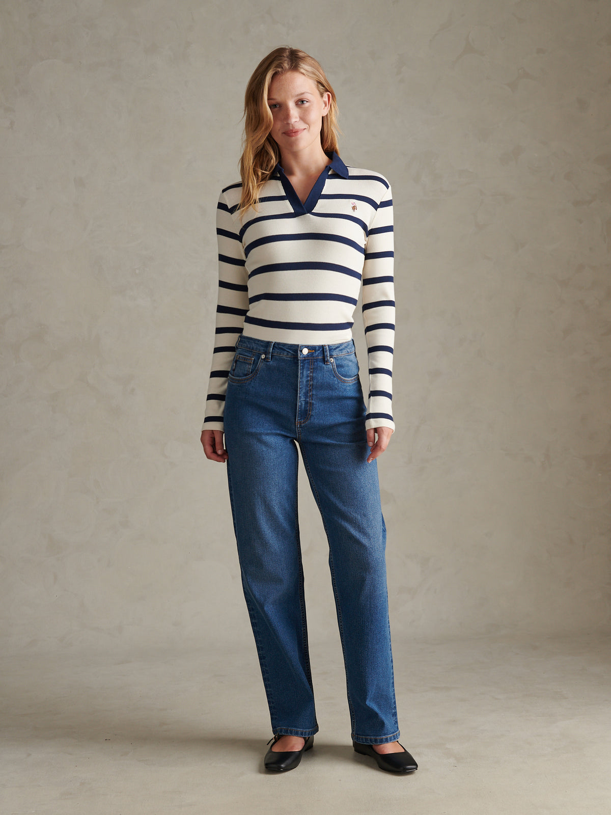 Womens Straight Fit Jean Mid Blue Wash
