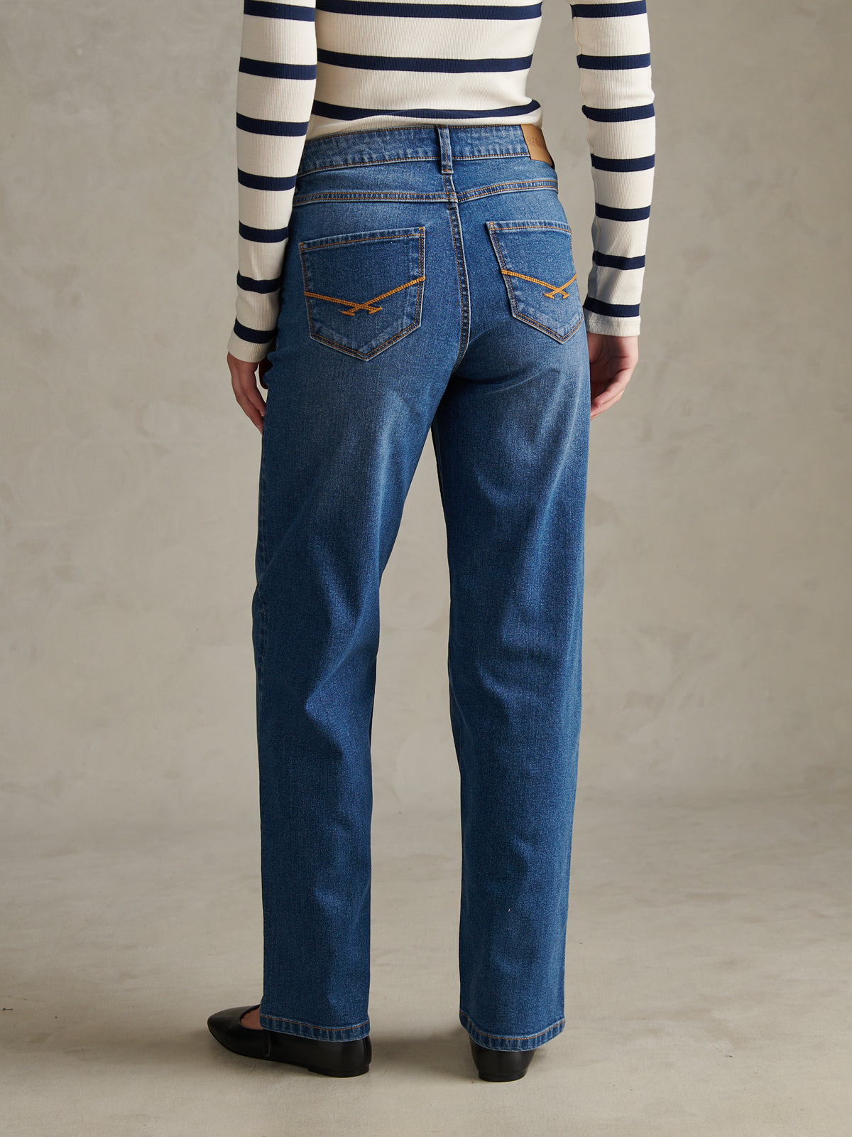 Womens Straight Fit Jean Mid Blue Wash