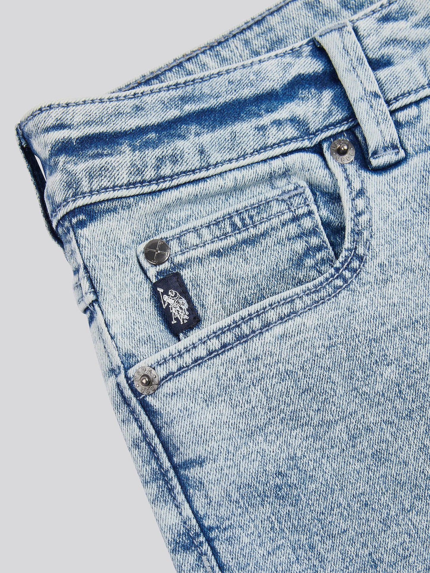 Womens Straight Fit Jean in Stone Wash WUP