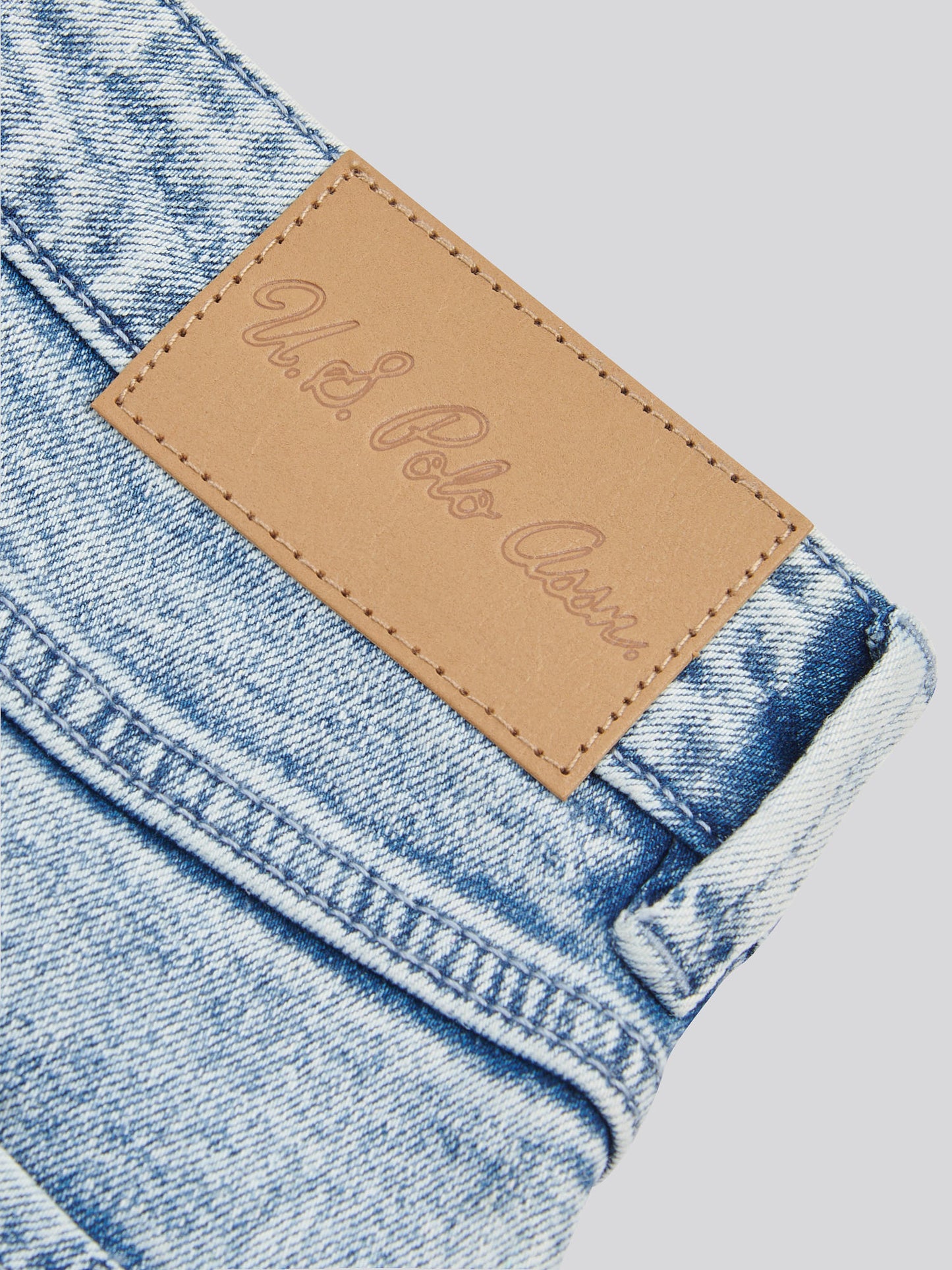 Womens Straight Fit Jean in Stone Wash WUP