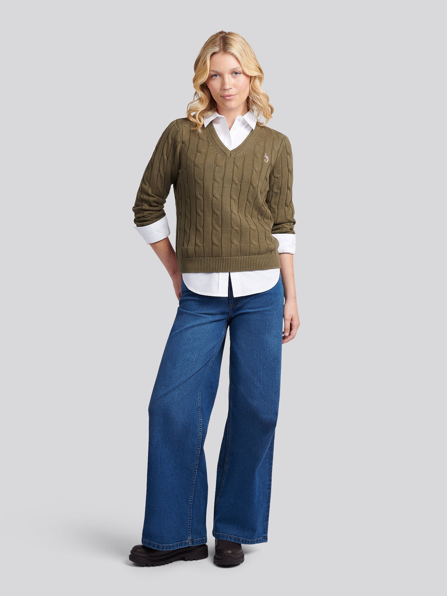 Womens V-Neck Cable Jumper in Kalamata Green