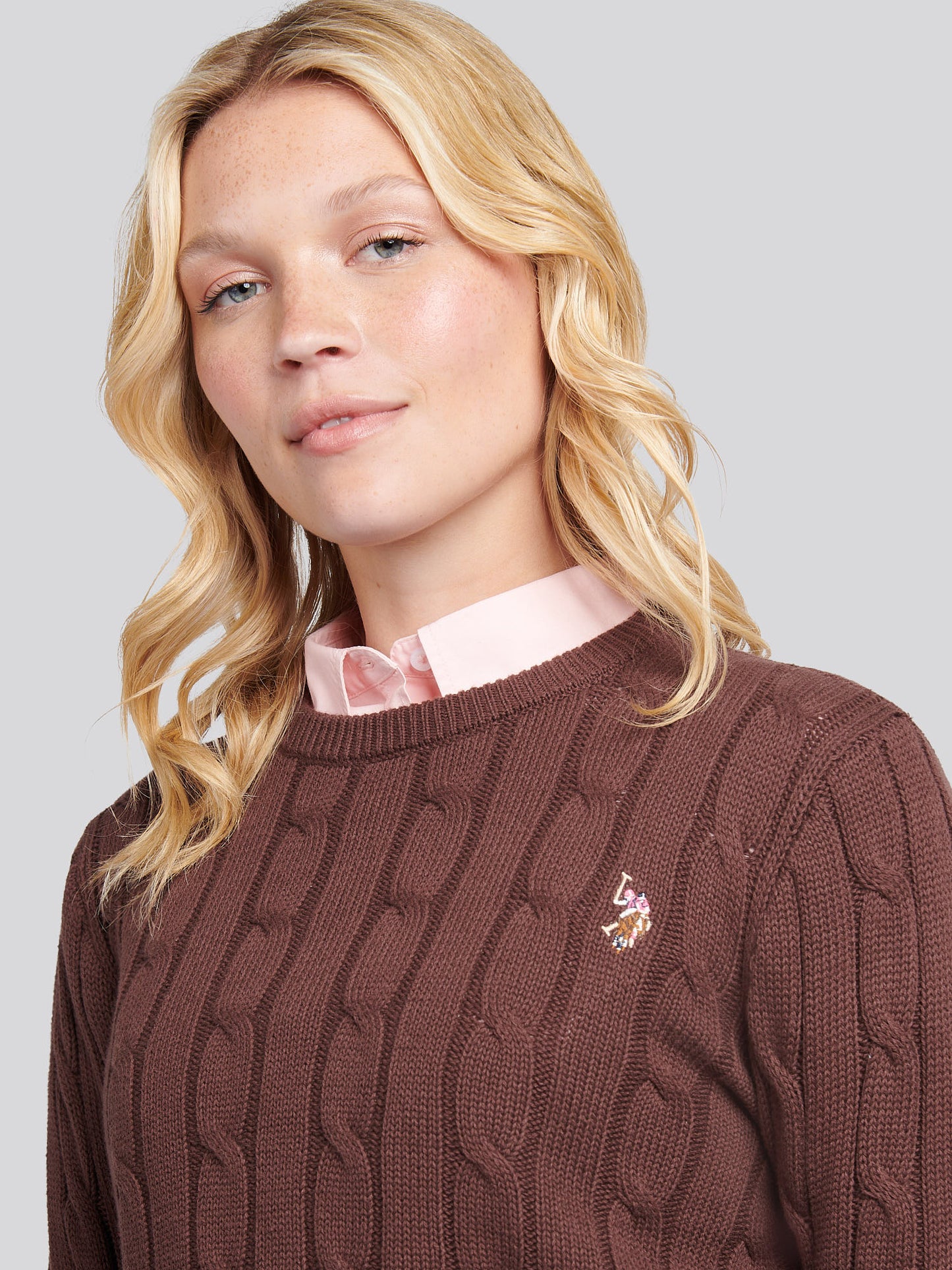 Womens Crew Neck Cable Jumper in Puce