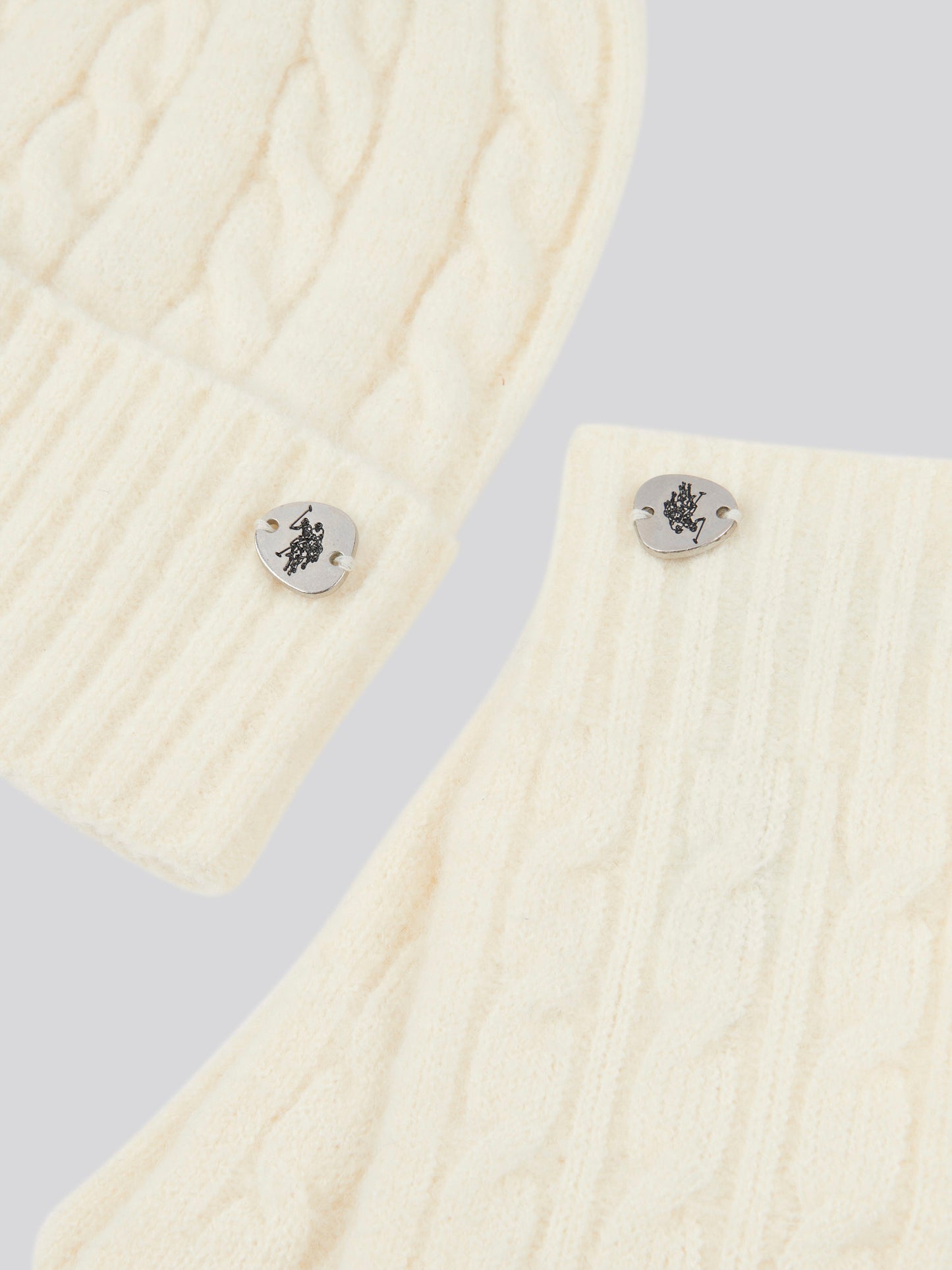 Womens Signature Cable Knit Beanie & Gloves Set in Marshmallow