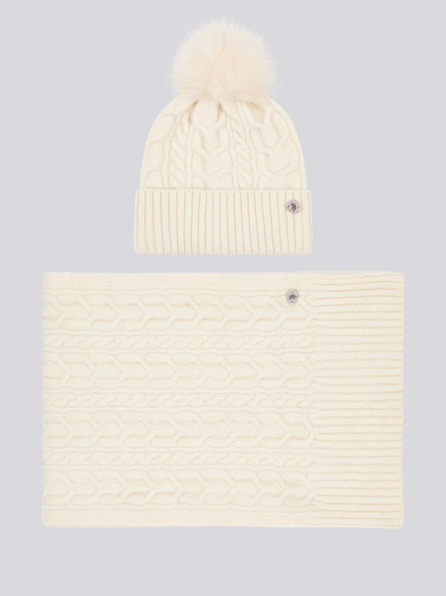 Womens Signature Cable Knit Beanie & Scarf Set in Marshmallow