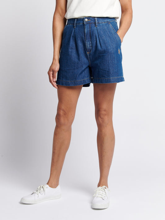 Womens Pleated Denim Shorts in Medium Wash