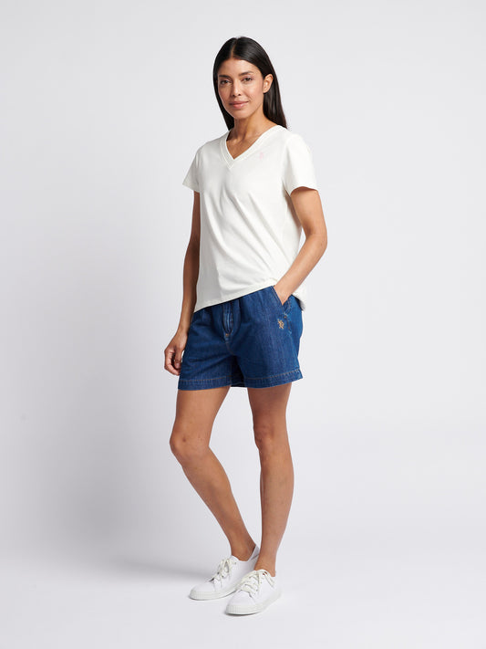 Womens Pleated Denim Shorts in Medium Wash