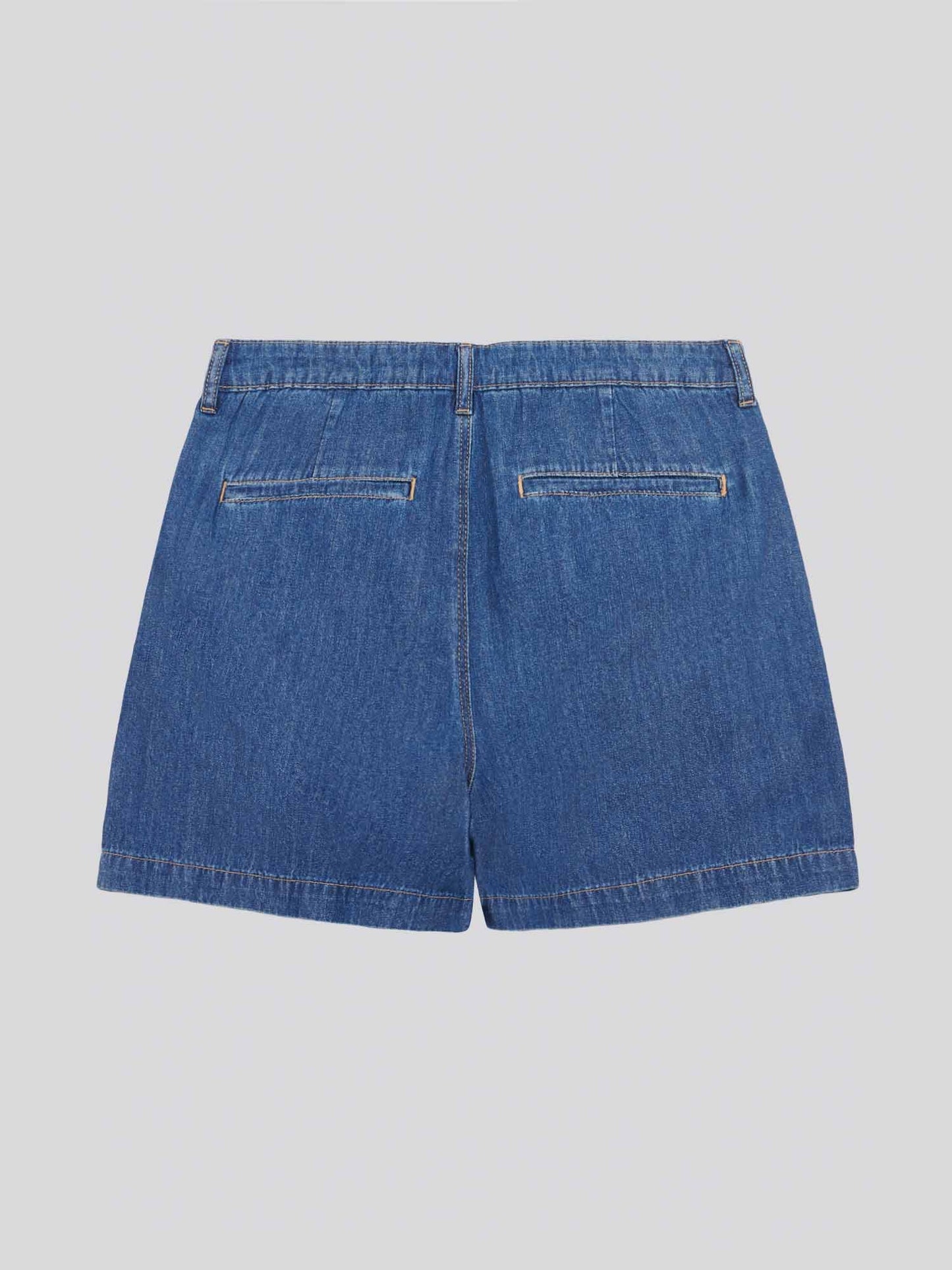 Womens Pleated Denim Shorts in Medium Wash