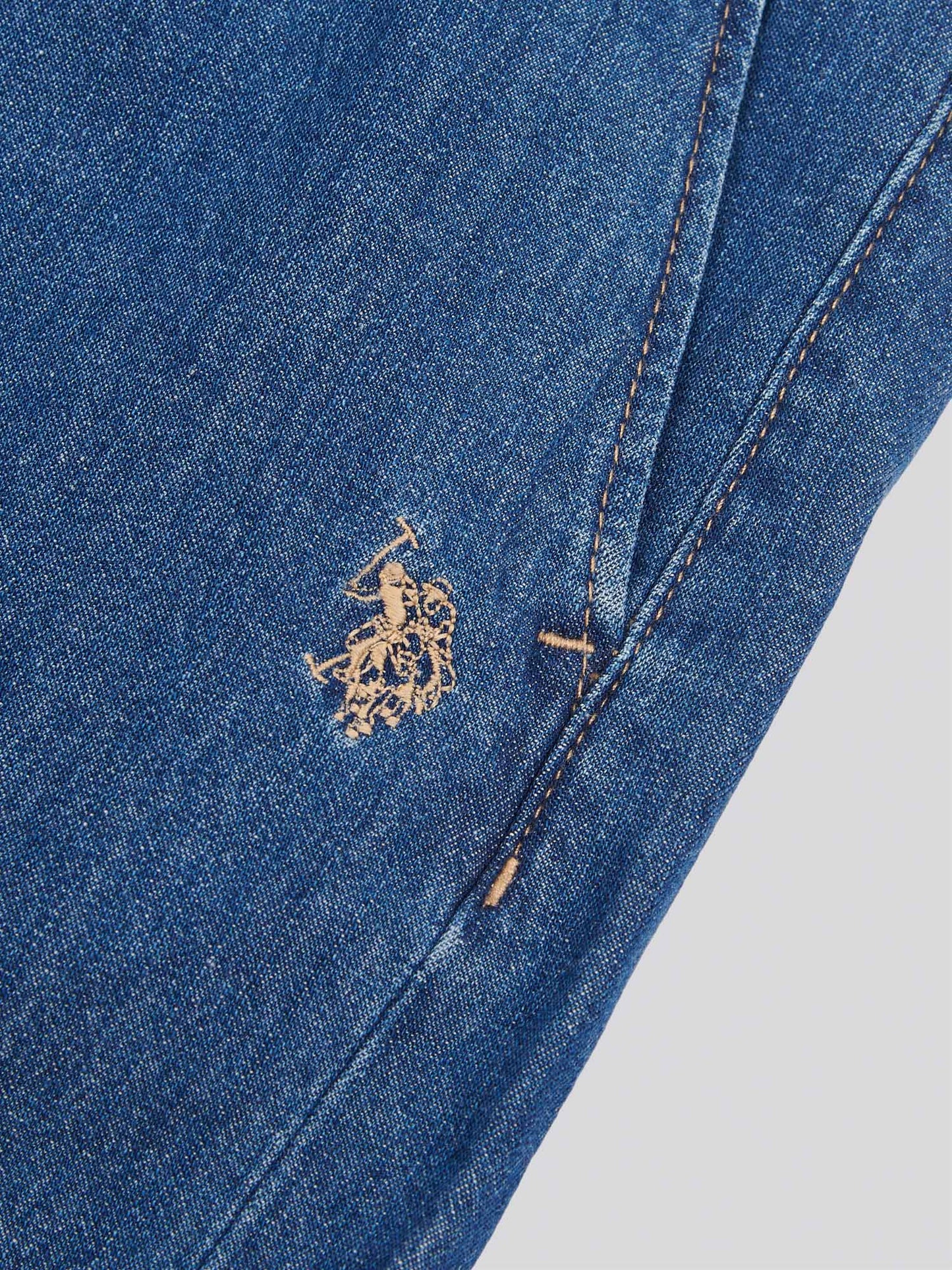 Womens Pleated Denim Shorts in Medium Wash