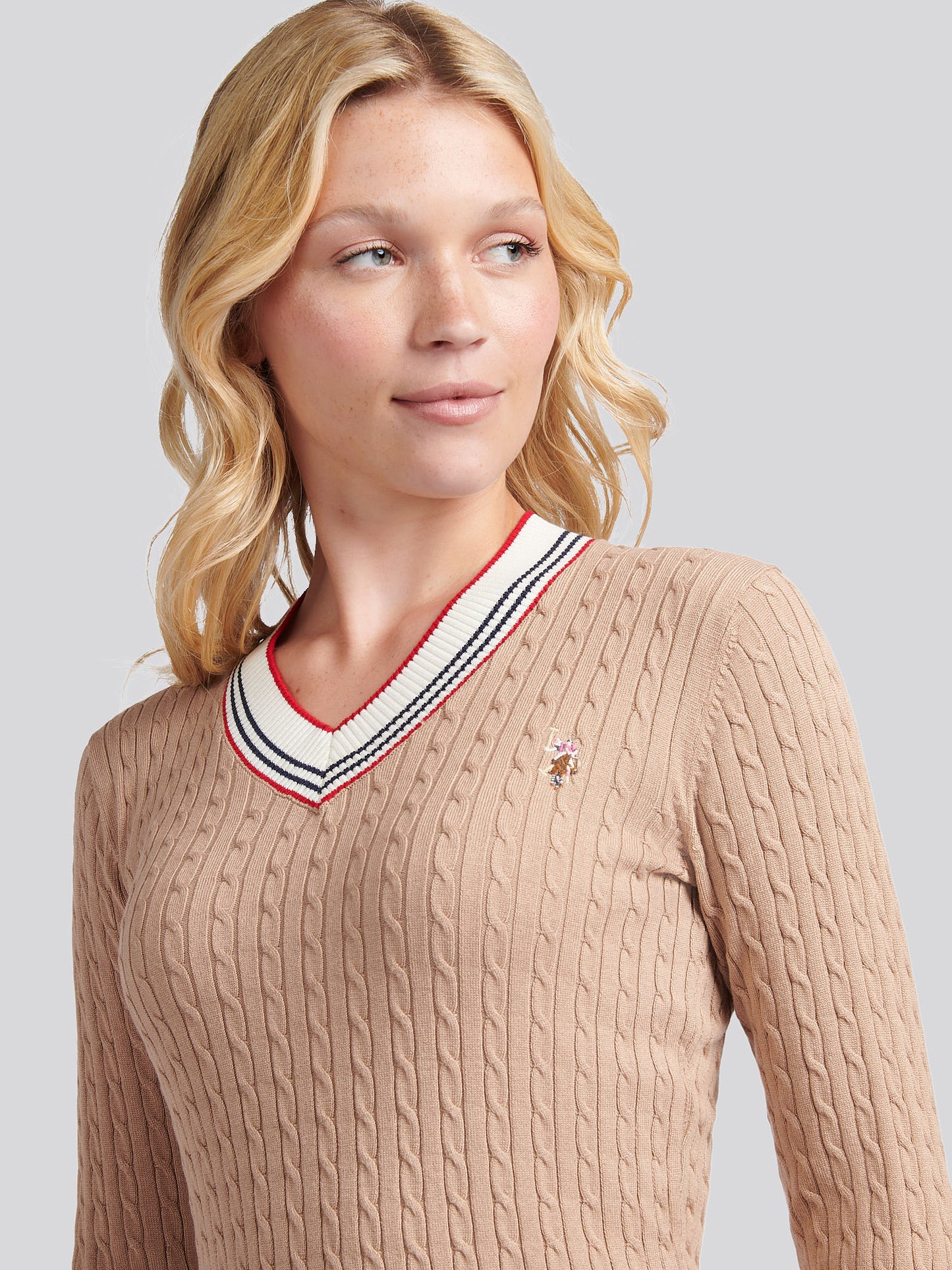 Womens Fine Cable Contrast V-Neck Jumper in Natural