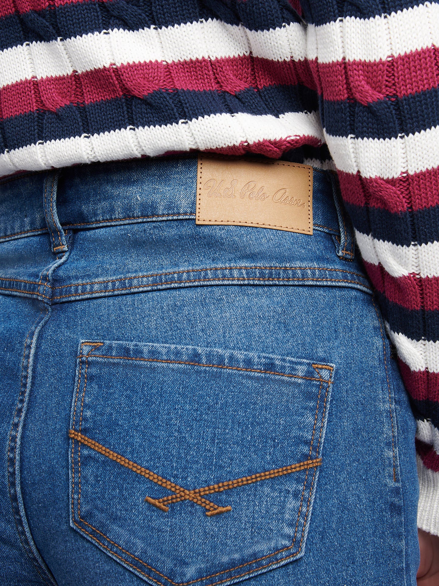 Womens Wide Fit Jean in Mid Wash