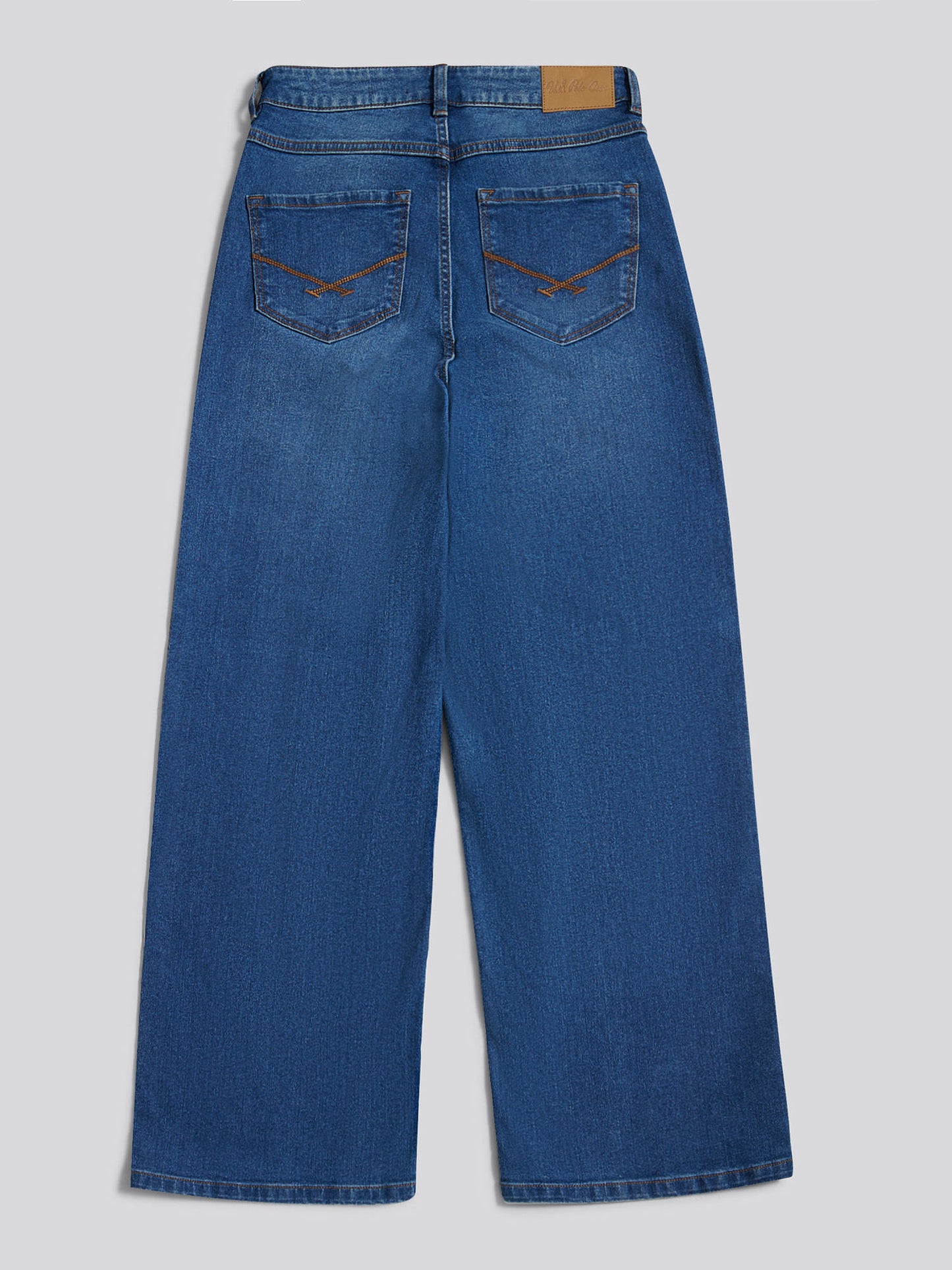Womens Wide Fit Jean in Mid Wash
